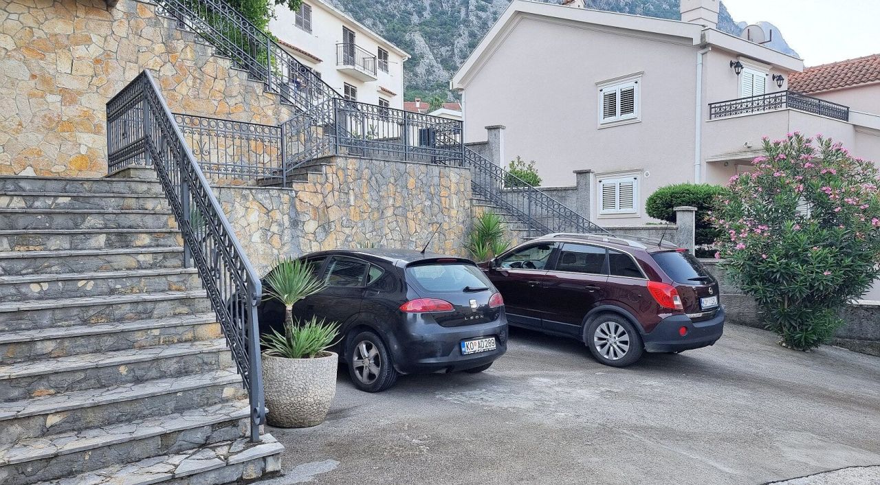 Дом в Доброте, Черногория, 289 м² - фото 2