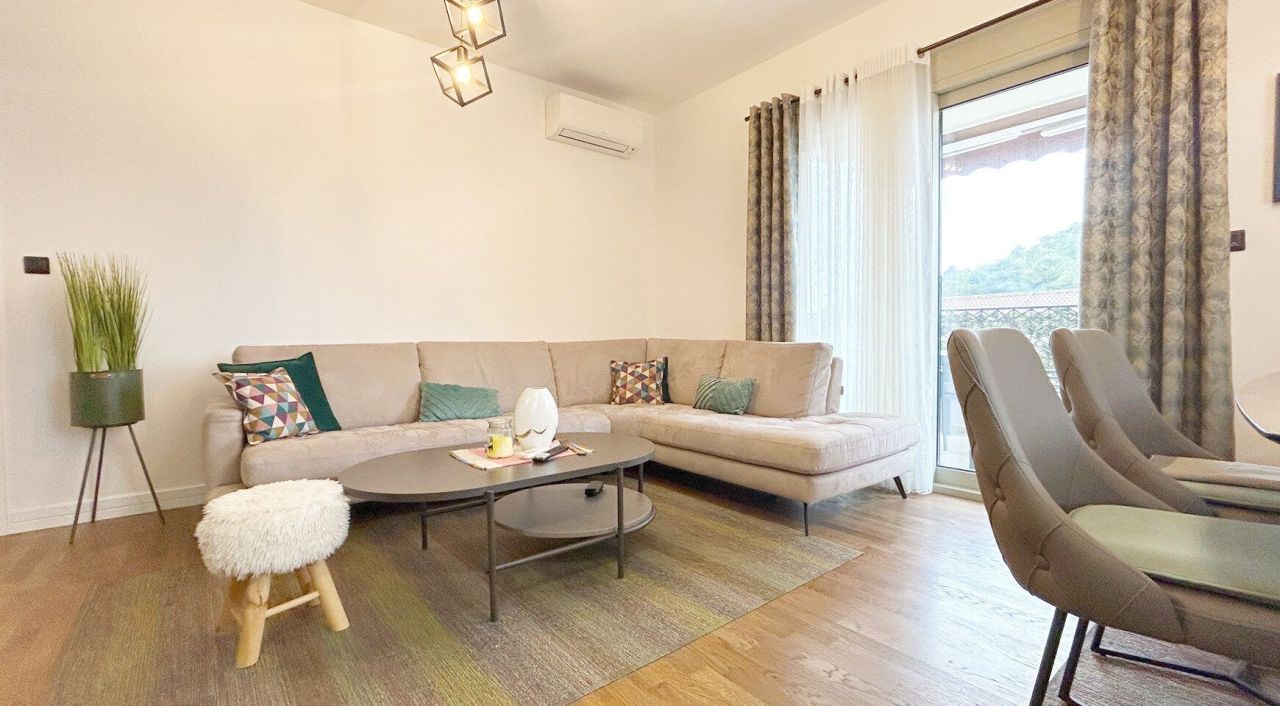 Квартира в Тивате, Черногория, 70 м² - фото 11