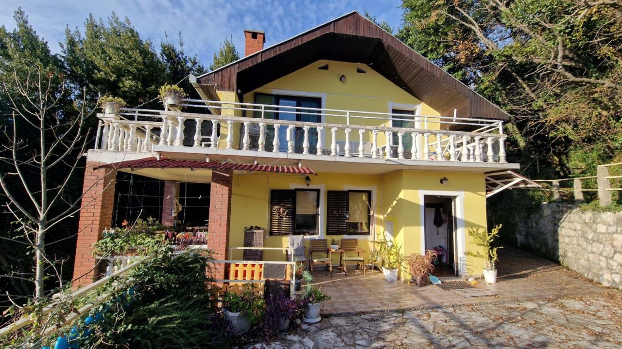 Дом в Херцег-Нови, Черногория, 143 м² - фото 1