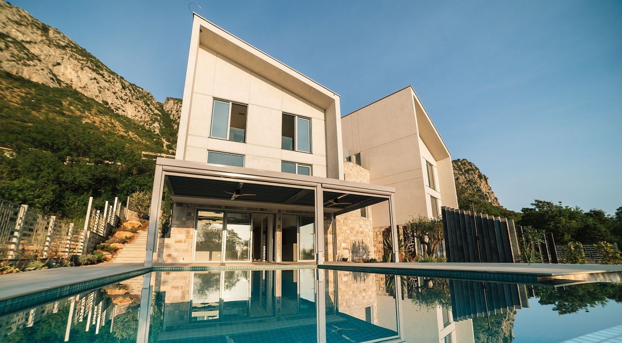 Вилла в Святом Стефане, Черногория, 230 м² - фото 2