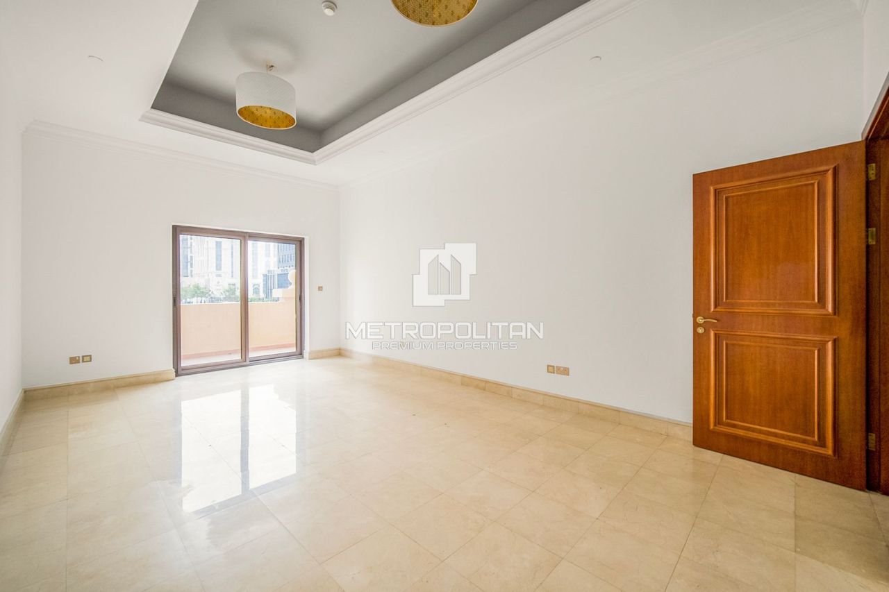 Таунхаус в Дубае, ОАЭ, 456 м² - фото 1