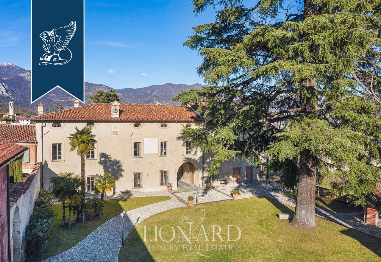 Дом в Брешии, Италия, 6 000 м² - фото 2