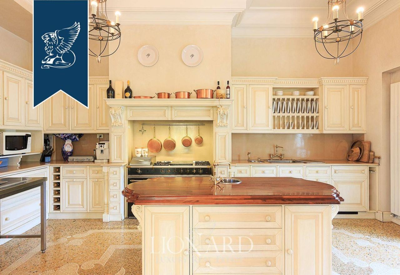 Вилла в Павии, Италия, 1 800 м² - фото 18