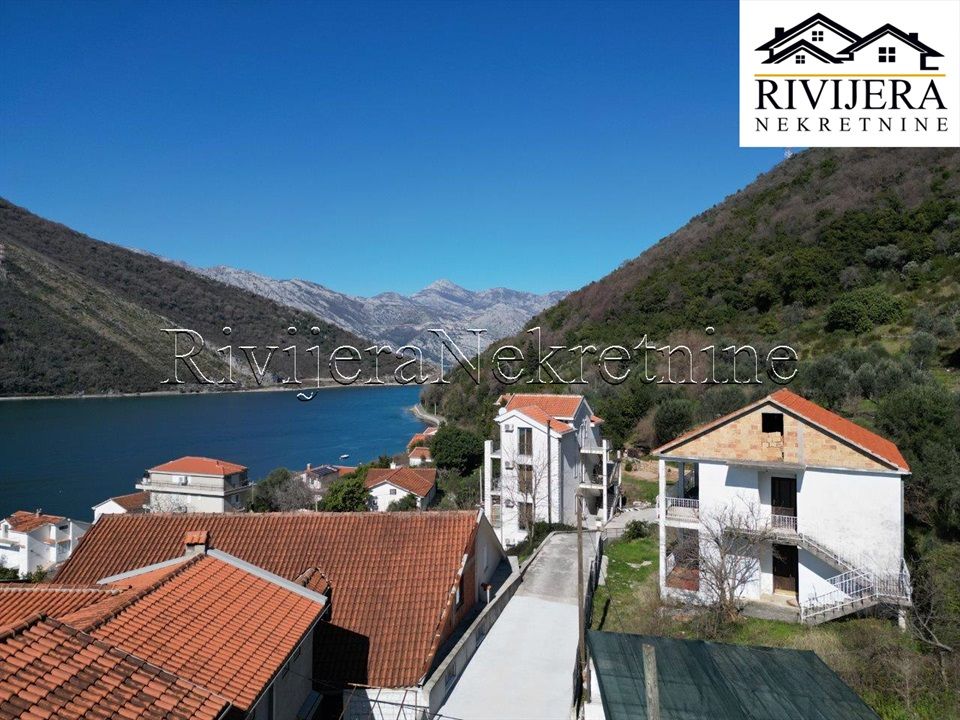 Дом в Тивате, Черногория, 156 м² - фото 3