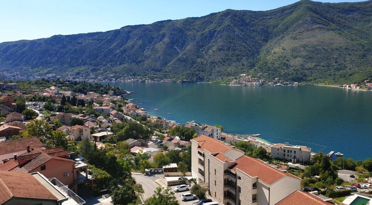 Квартира в Доброте, Черногория, 74 м² - фото 11