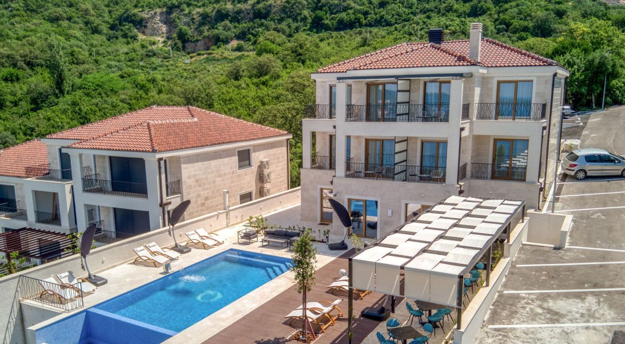 Вилла в Режевичах, Черногория, 450 м² - фото 1