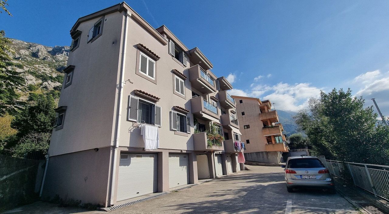 Квартира в Доброте, Черногория, 120 м² - фото 1