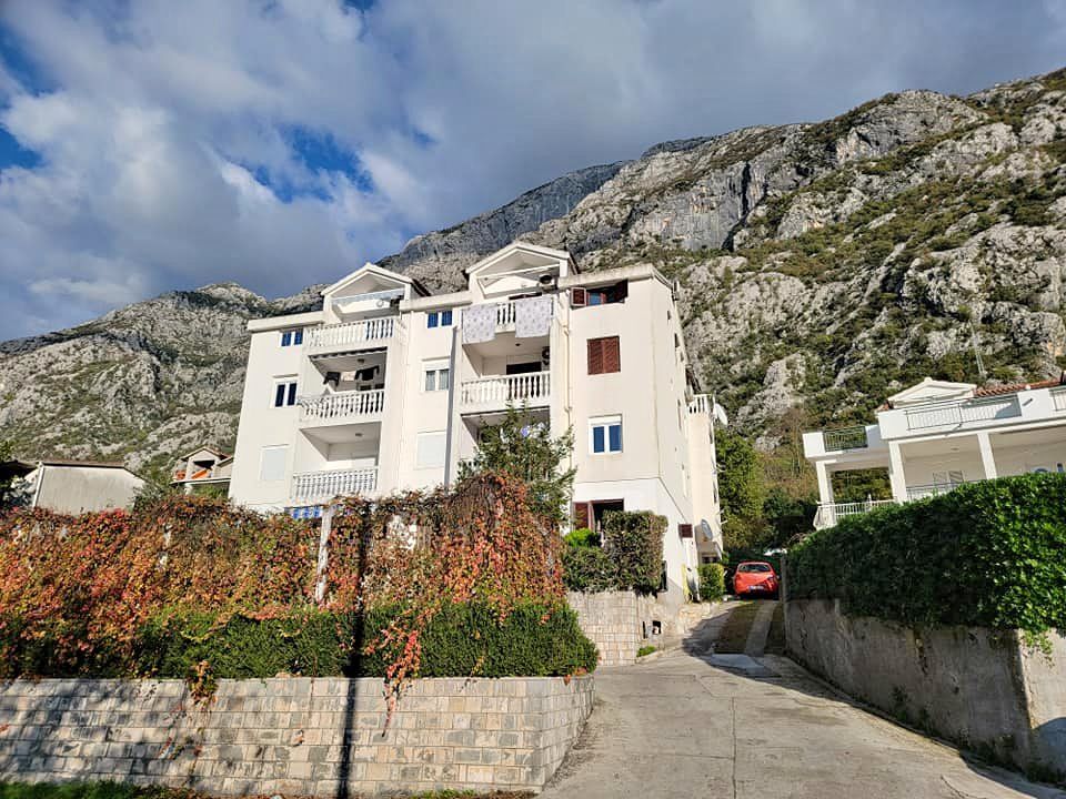 Квартира в Доброте, Черногория, 95 м² - фото 1