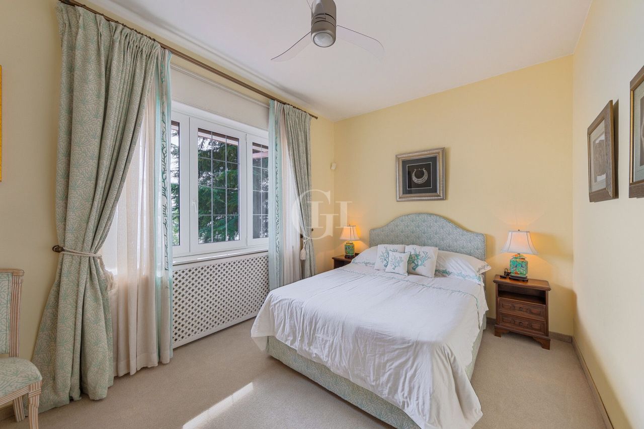 Вилла у озера Гарда, Италия, 1 000 м² - фото 14