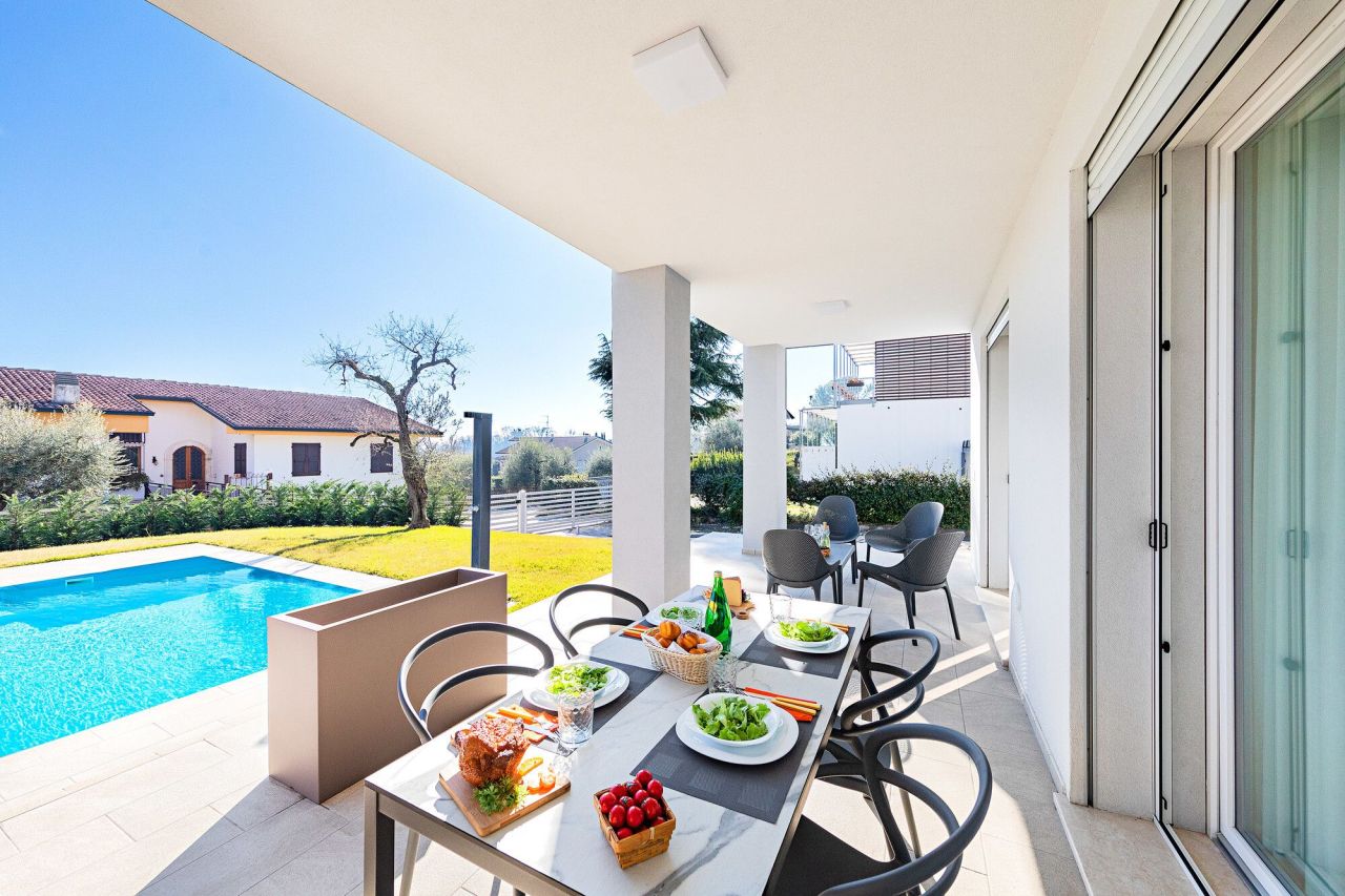 Вилла у озера Гарда, Италия, 390 м² - фото 6