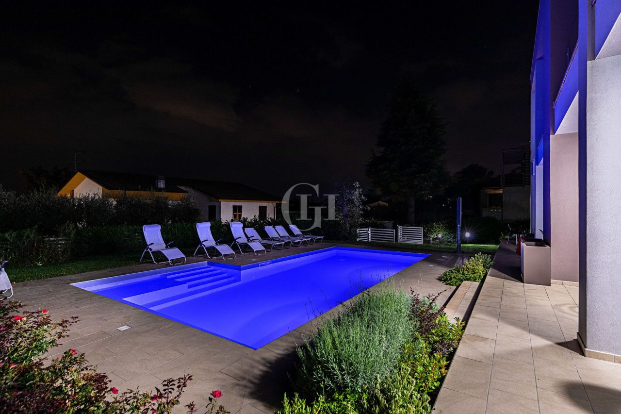 Вилла у озера Гарда, Италия, 390 м² - фото 18