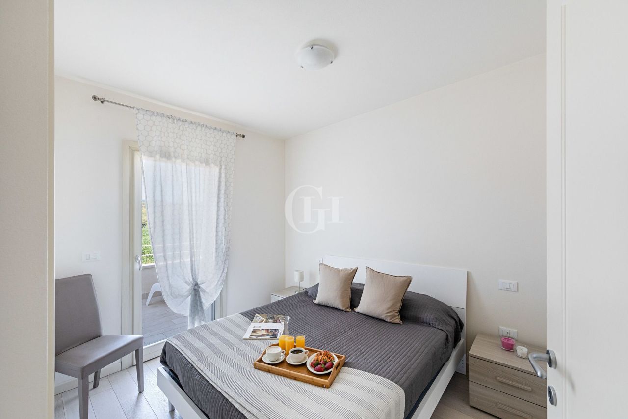 Вилла у озера Гарда, Италия, 150 м² - фото 8