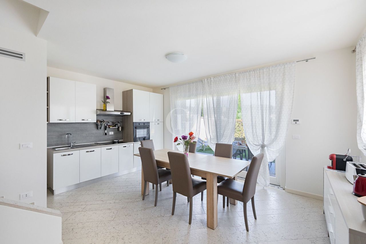 Вилла у озера Гарда, Италия, 150 м² - фото 4