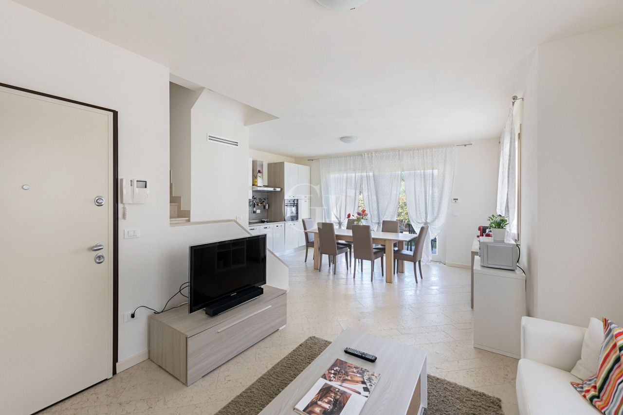 Вилла у озера Гарда, Италия, 150 м² - фото 3