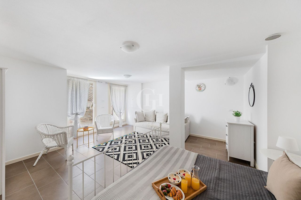 Вилла у озера Гарда, Италия, 150 м² - фото 15