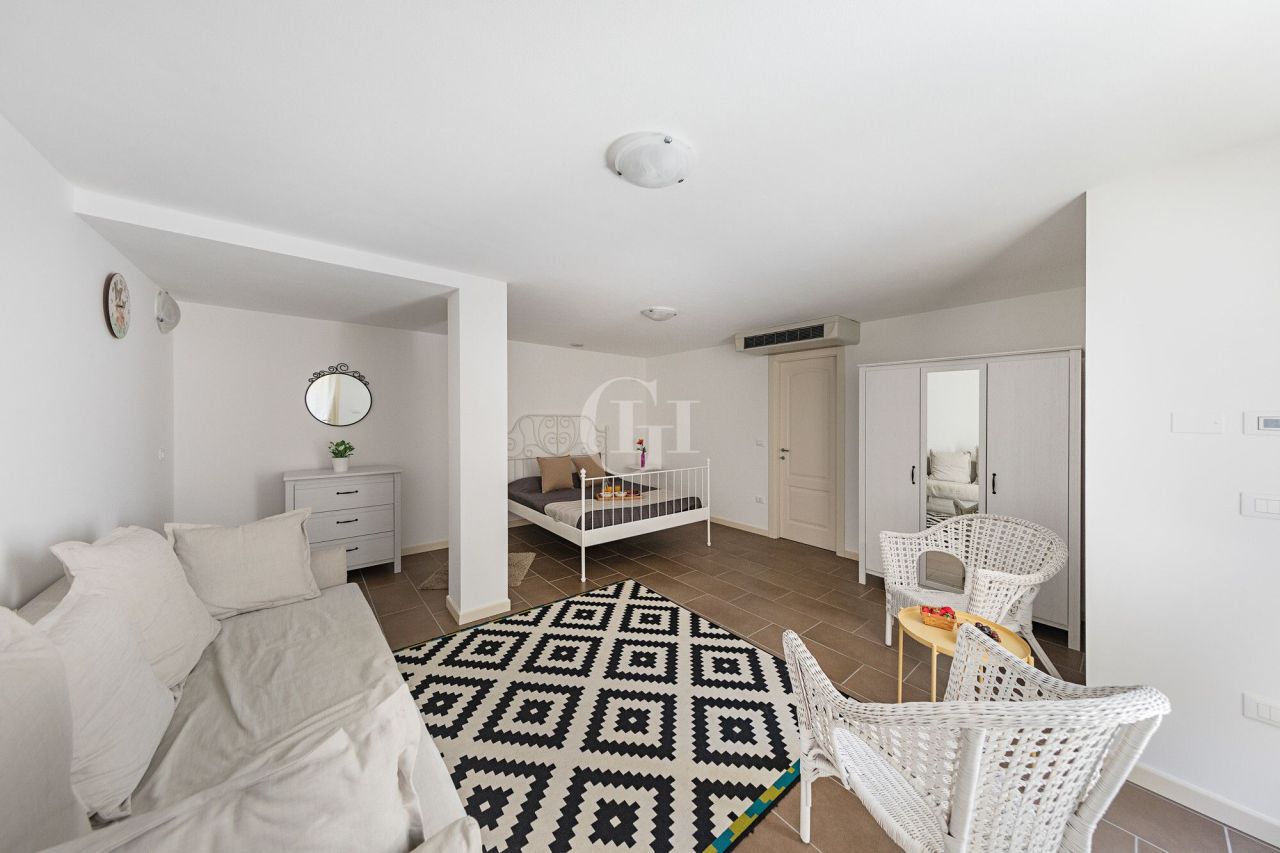 Вилла у озера Гарда, Италия, 150 м² - фото 14