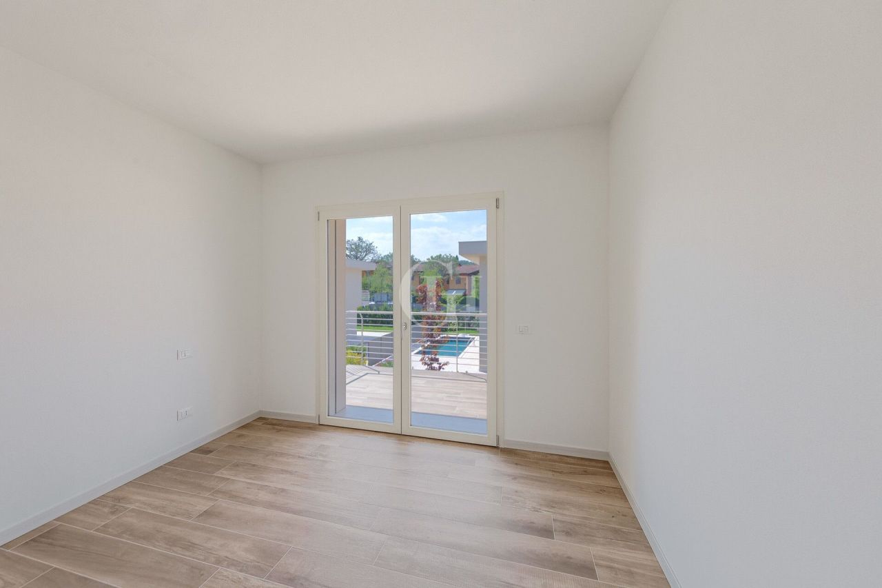 Вилла у озера Гарда, Италия, 220 м² - фото 12