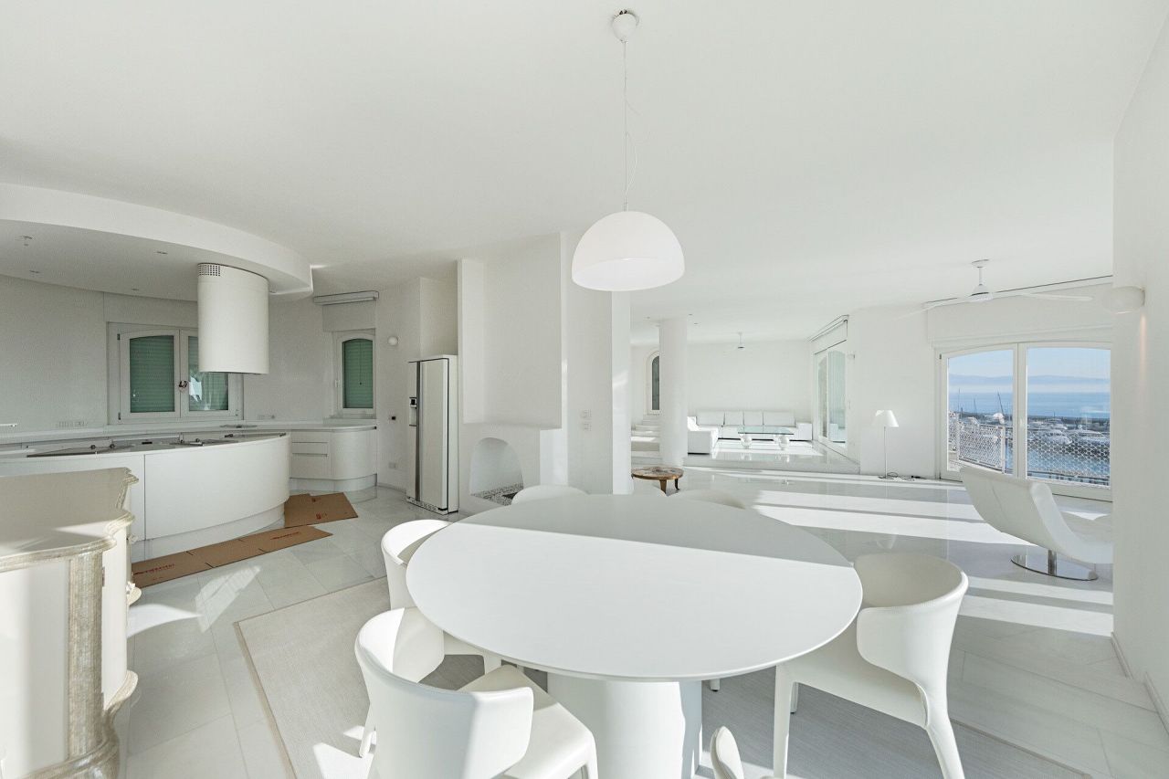 Вилла у озера Гарда, Италия, 400 м² - фото 4