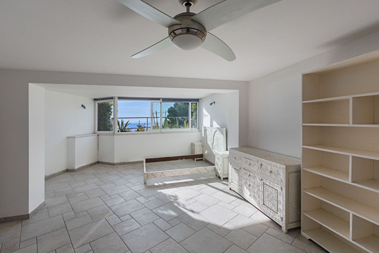 Вилла у озера Гарда, Италия, 400 м² - фото 16