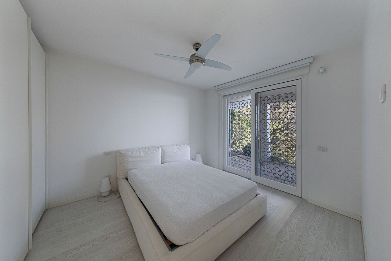 Вилла у озера Гарда, Италия, 400 м² - фото 15