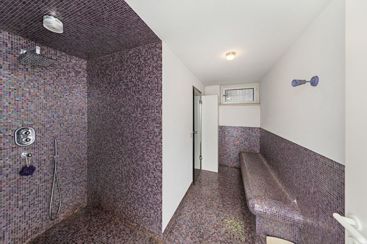 Вилла у озера Гарда, Италия, 400 м² - фото 17