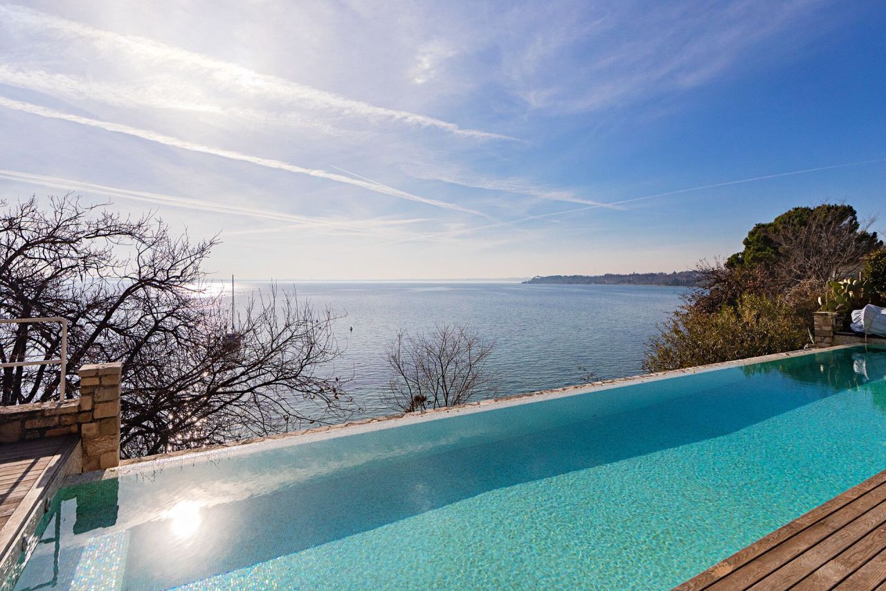 Вилла у озера Гарда, Италия, 400 м² - фото 10