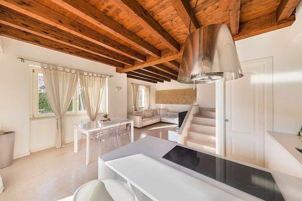 Вилла у озера Гарда, Италия, 172 м² - фото 7