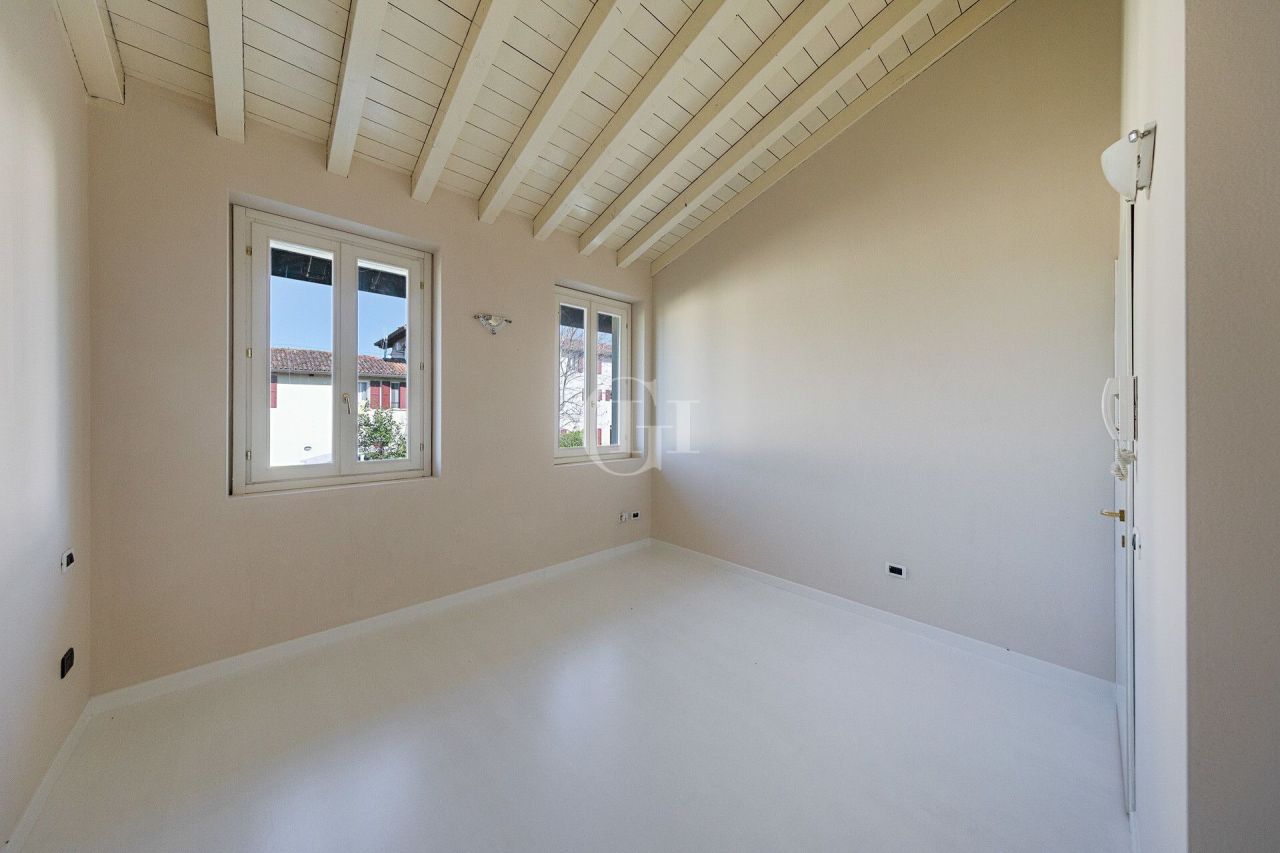 Апартаменты у озера Гарда, Италия, 95 м² - фото 11