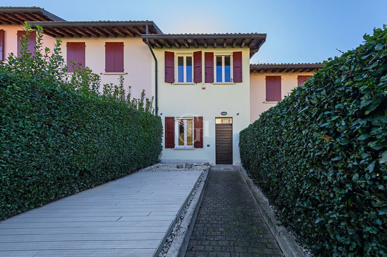 Апартаменты у озера Гарда, Италия, 95 м² - фото 2