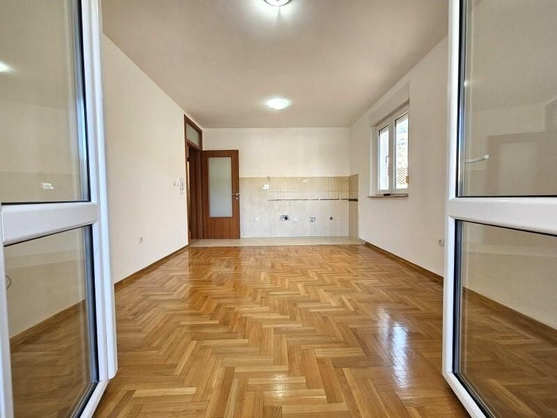 Квартира в Тивате, Черногория, 60 м² - фото 2