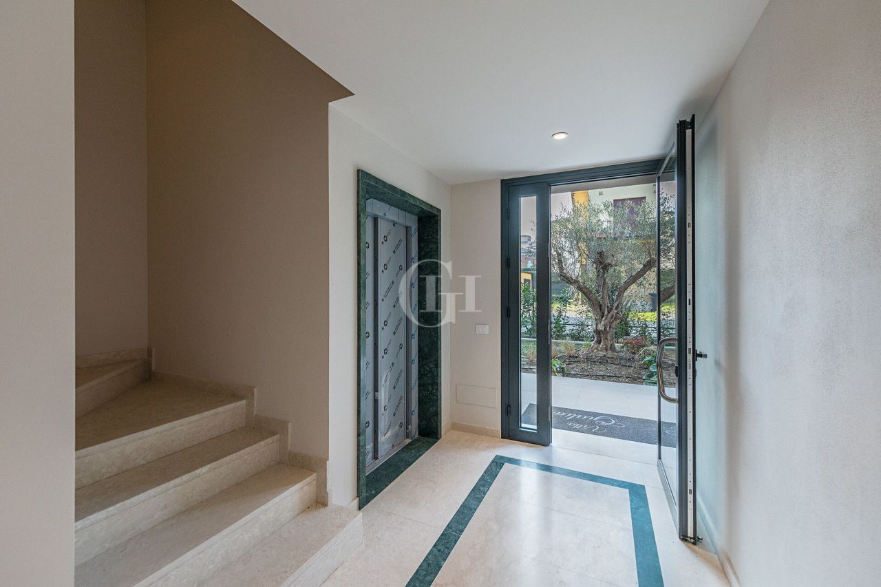 Апартаменты у озера Гарда, Италия, 114 м² - фото 2