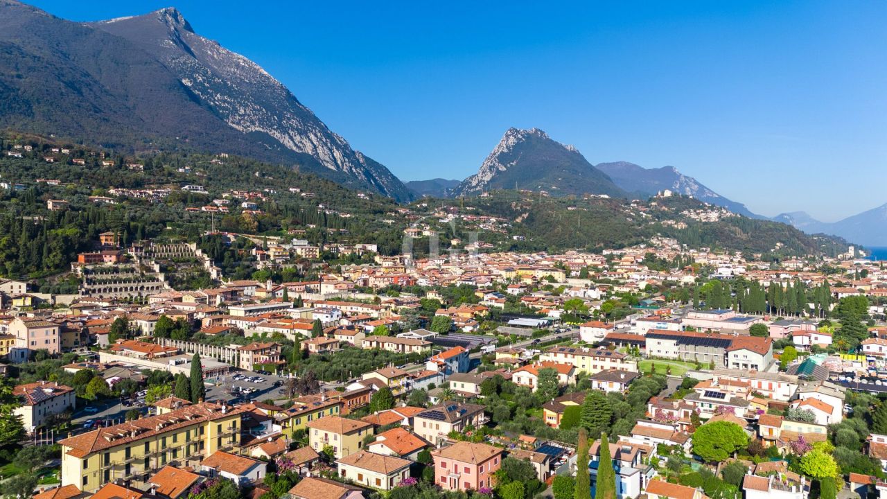 Вилла у озера Гарда, Италия, 165 м² - фото 9