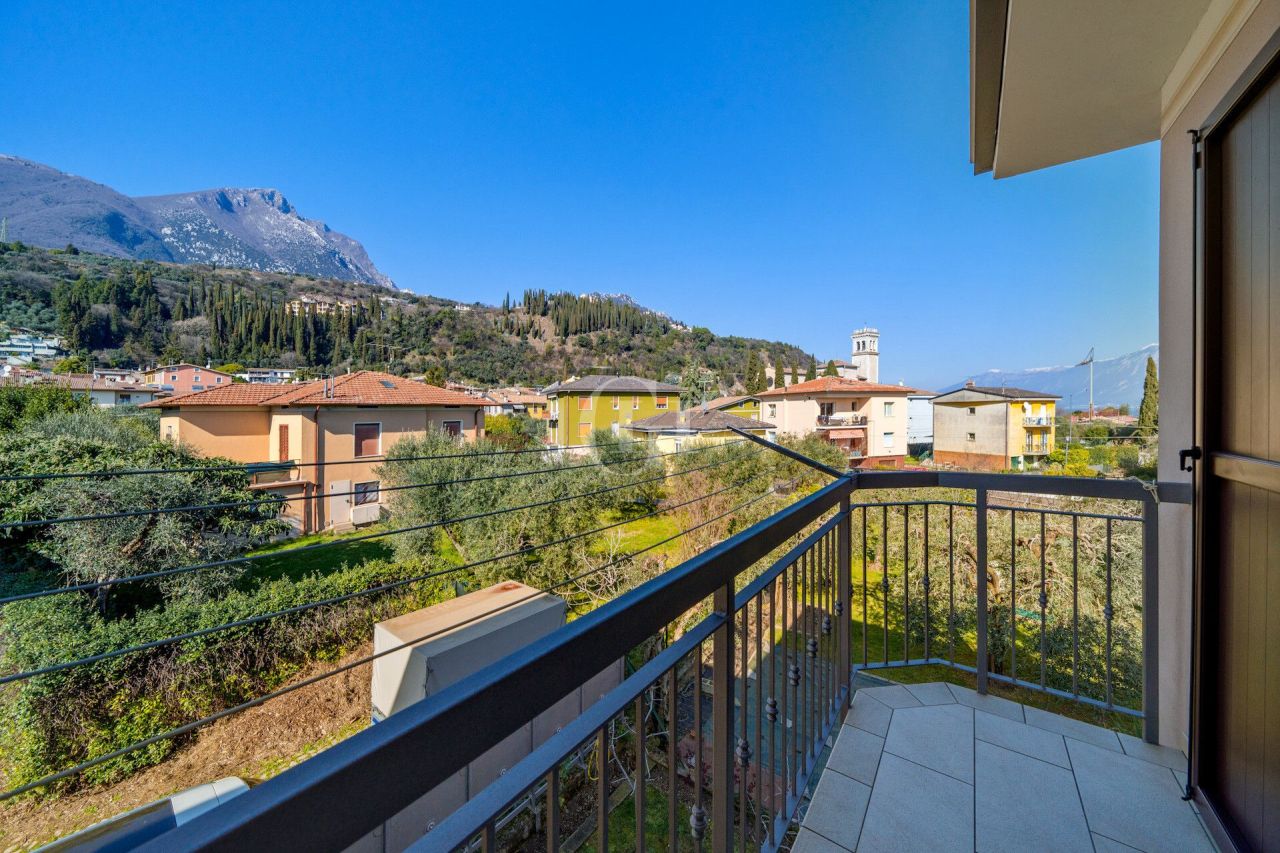 Вилла у озера Гарда, Италия, 160 м² - фото 9