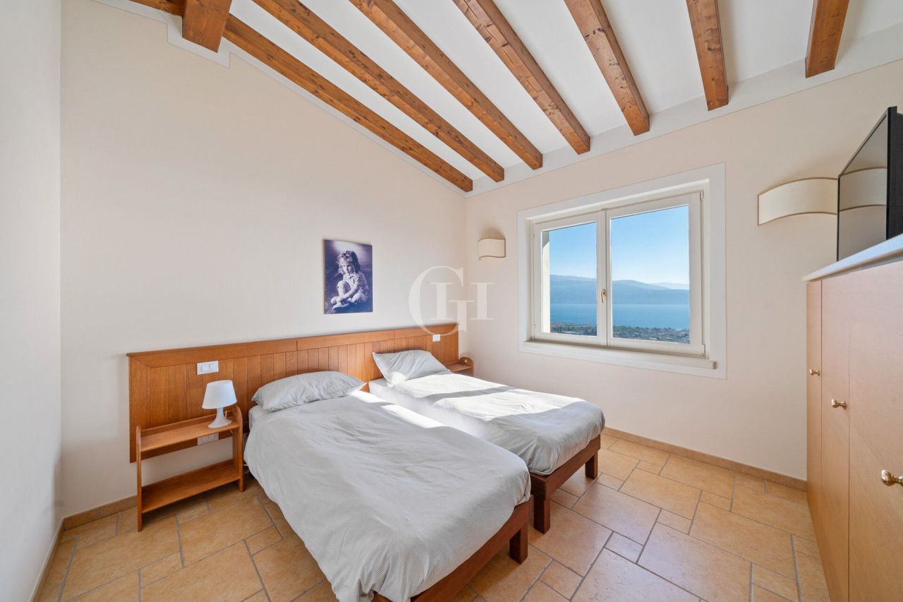 Вилла у озера Гарда, Италия, 160 м² - фото 8