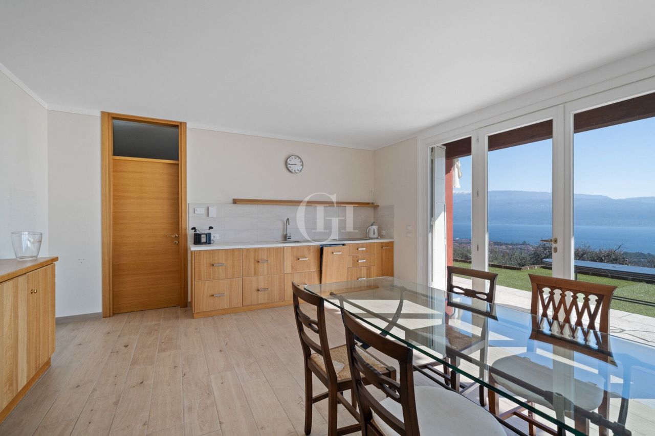Вилла у озера Гарда, Италия, 160 м² - фото 14