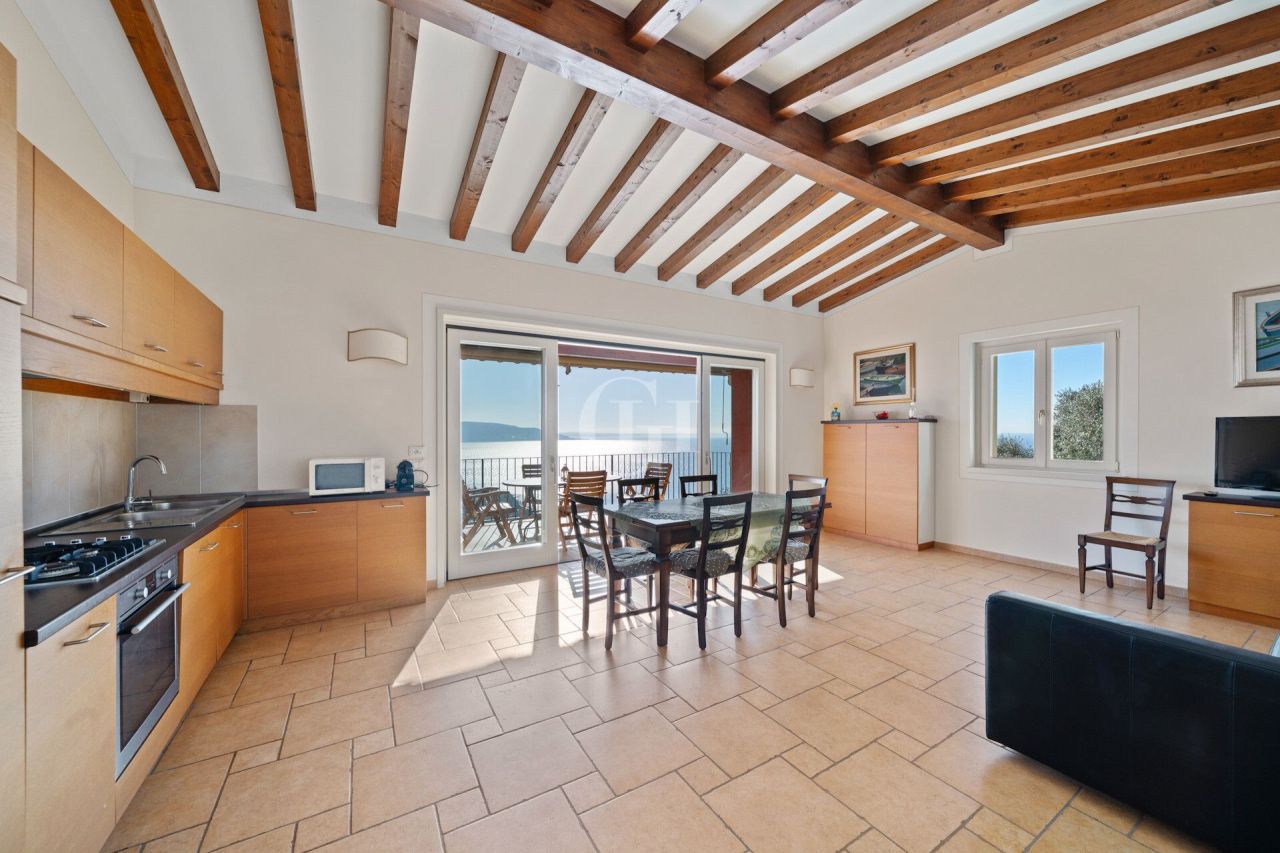 Вилла у озера Гарда, Италия, 160 м² - фото 3