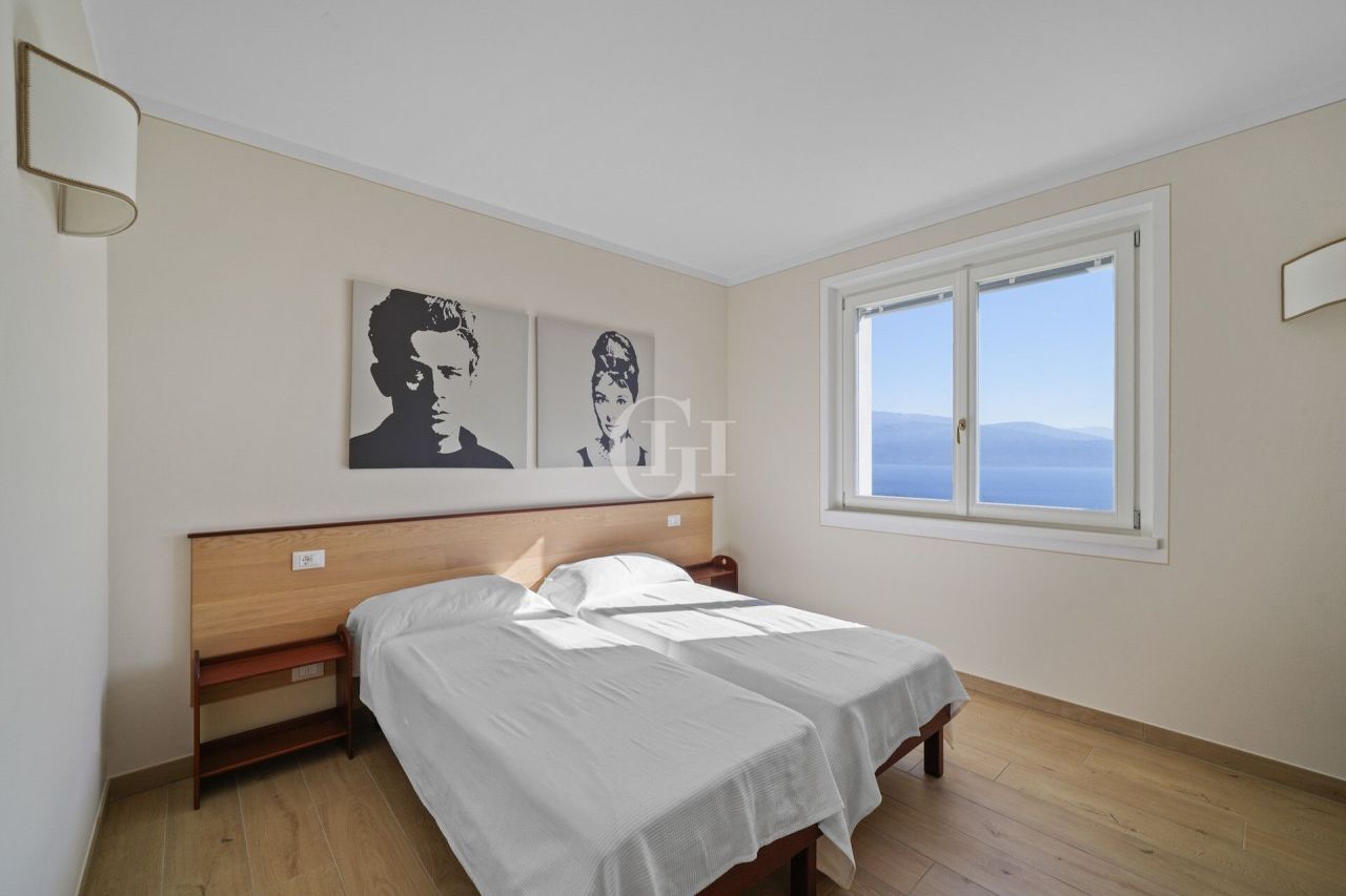 Вилла у озера Гарда, Италия, 160 м² - фото 16