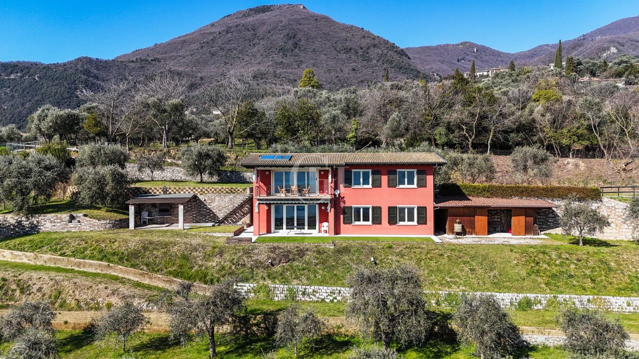 Вилла у озера Гарда, Италия, 160 м² - фото 1