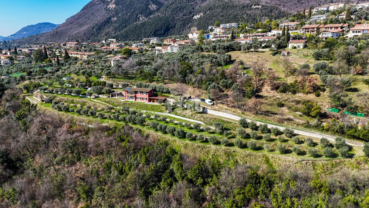 Вилла у озера Гарда, Италия, 160 м² - фото 12