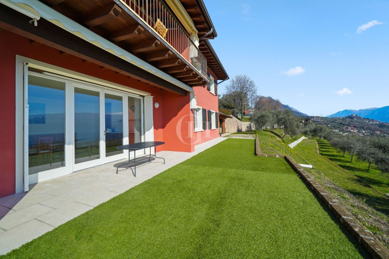 Вилла у озера Гарда, Италия, 160 м² - фото 18