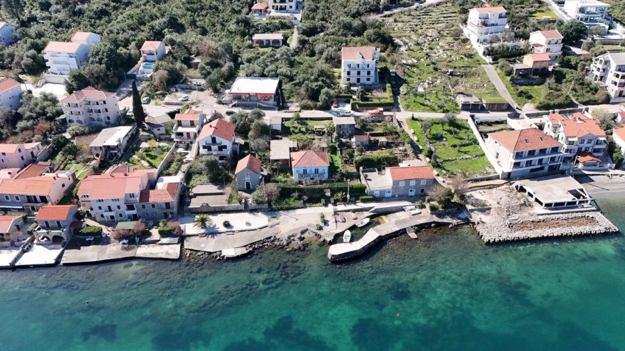 Земля в Крашичах, Черногория, 970 м² - фото 1