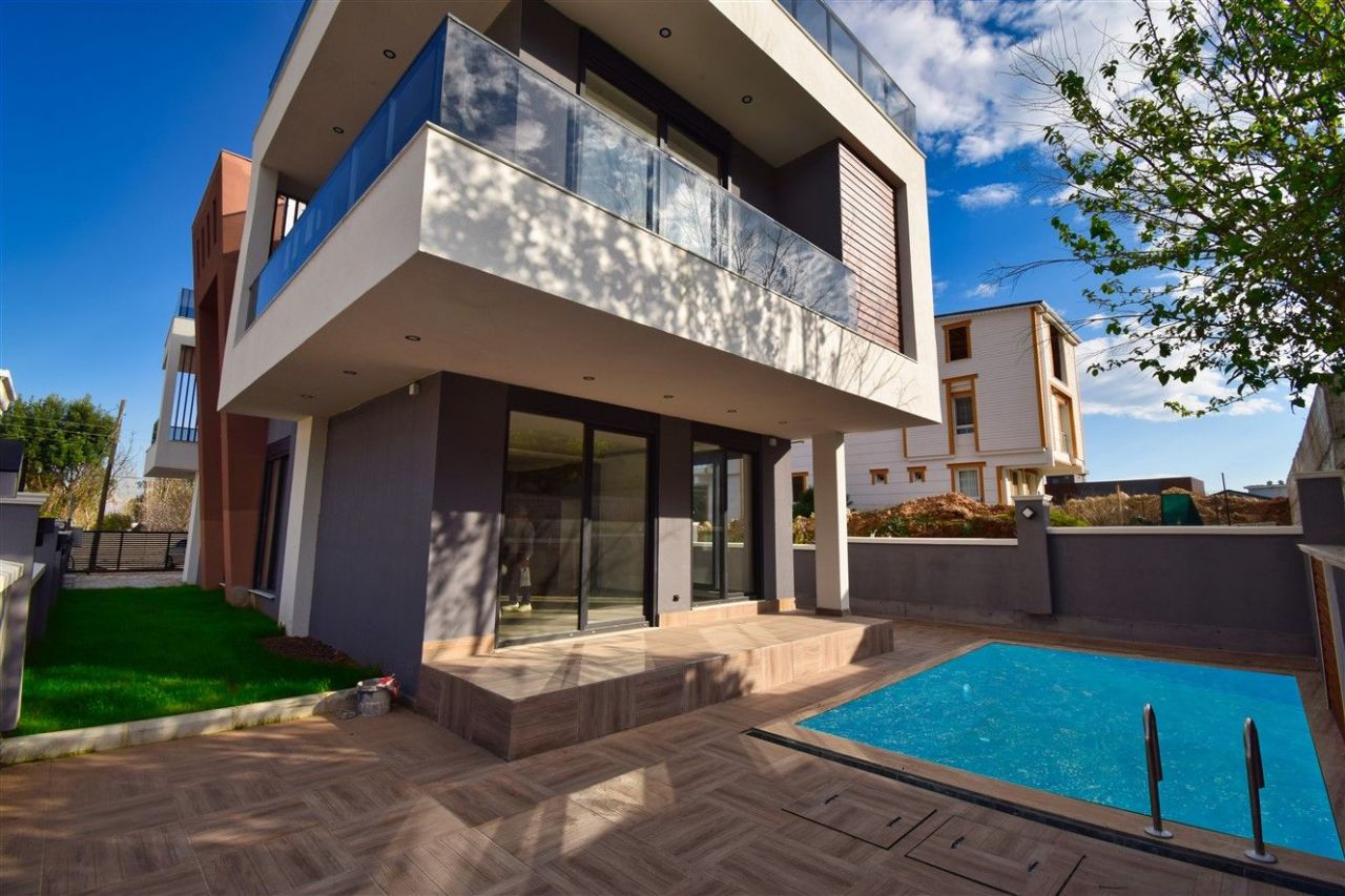 Вилла в Ларе, Турция, 470 м² - фото 1