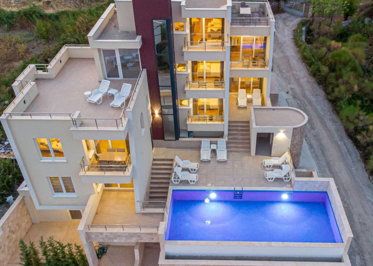 Отель, гостиница в Баре, Черногория, 700 м² - фото 1