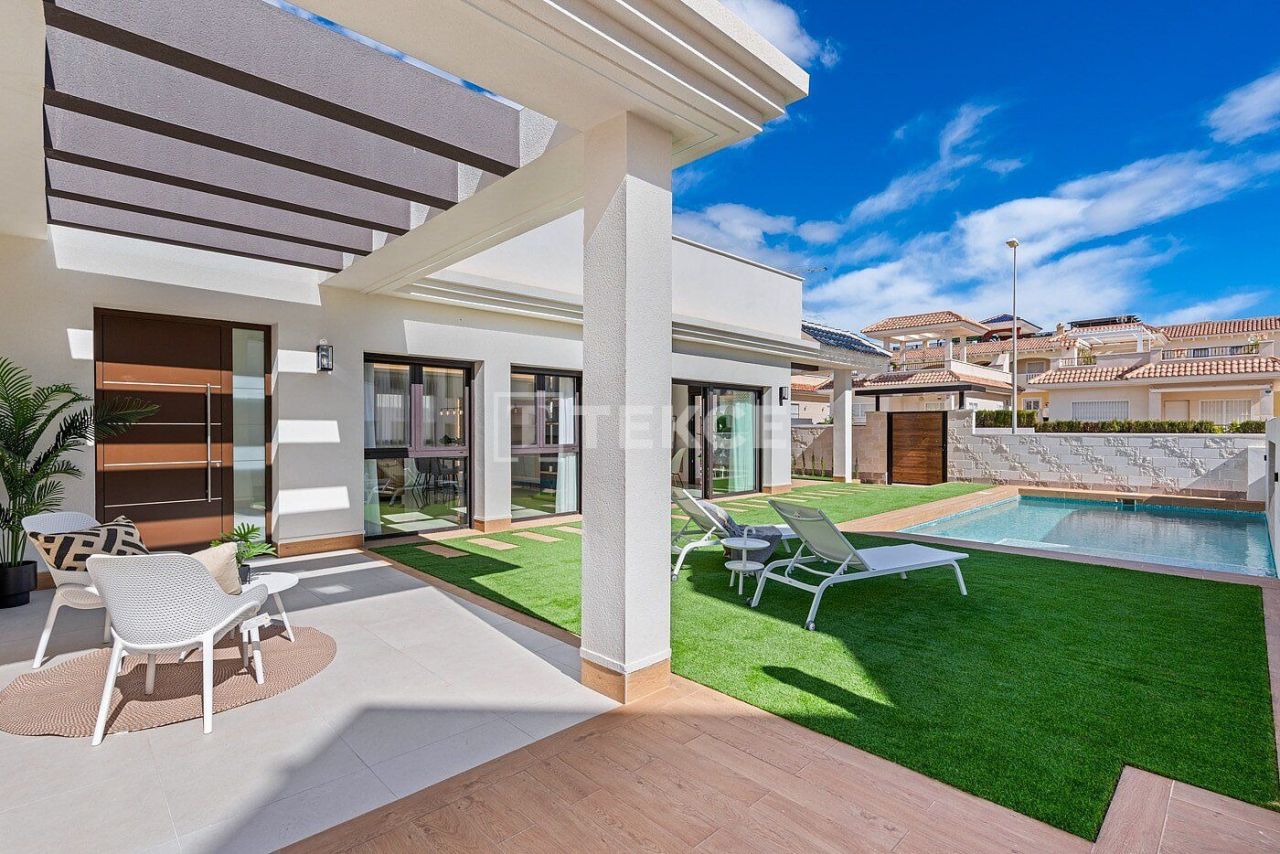 Вилла в Рохалесе, Испания, 324 м² - фото 2