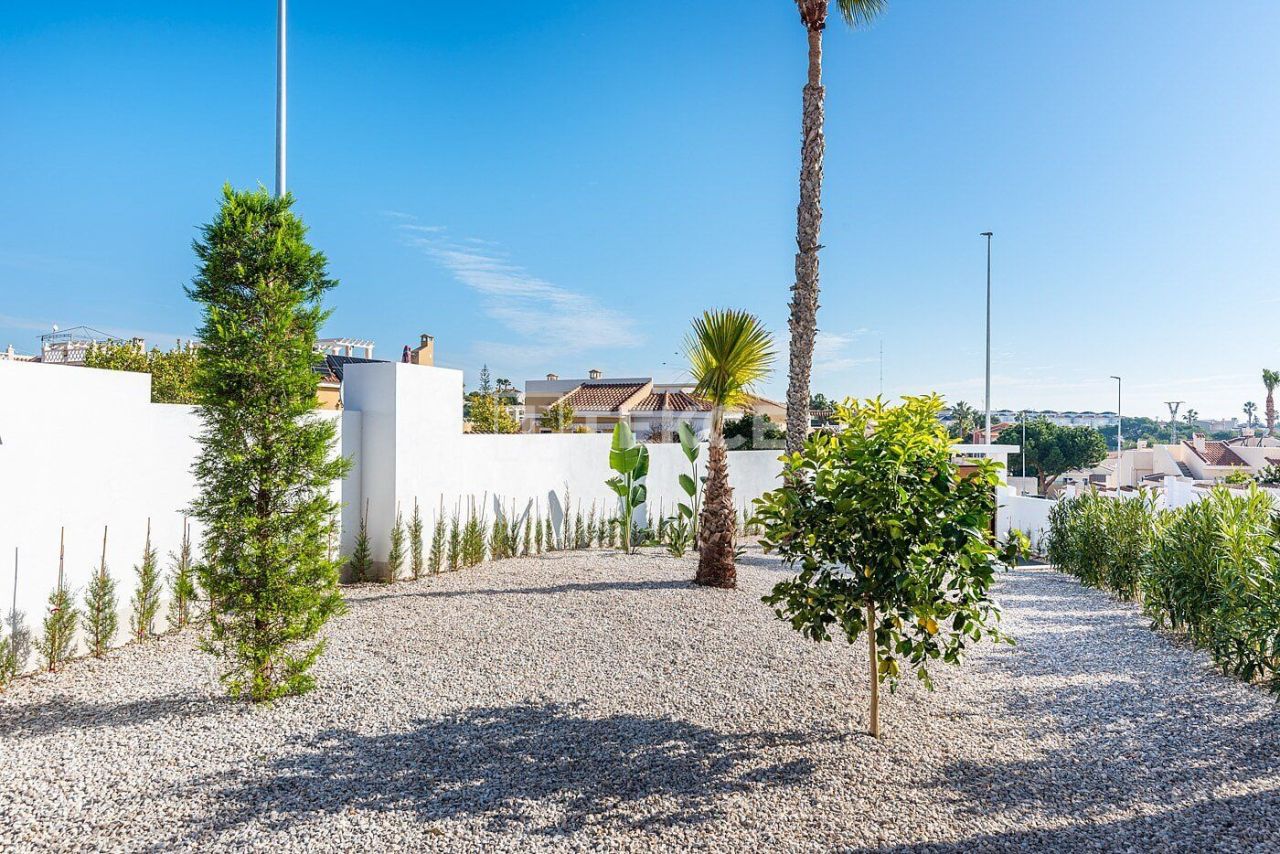 Вилла в Рохалесе, Испания, 396 м² - фото 8