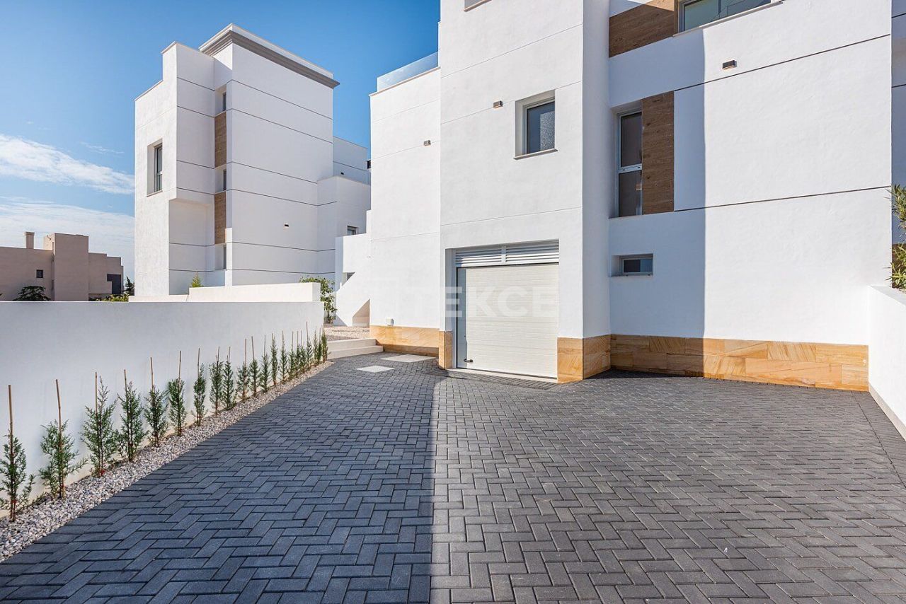 Вилла в Рохалесе, Испания, 396 м² - фото 11