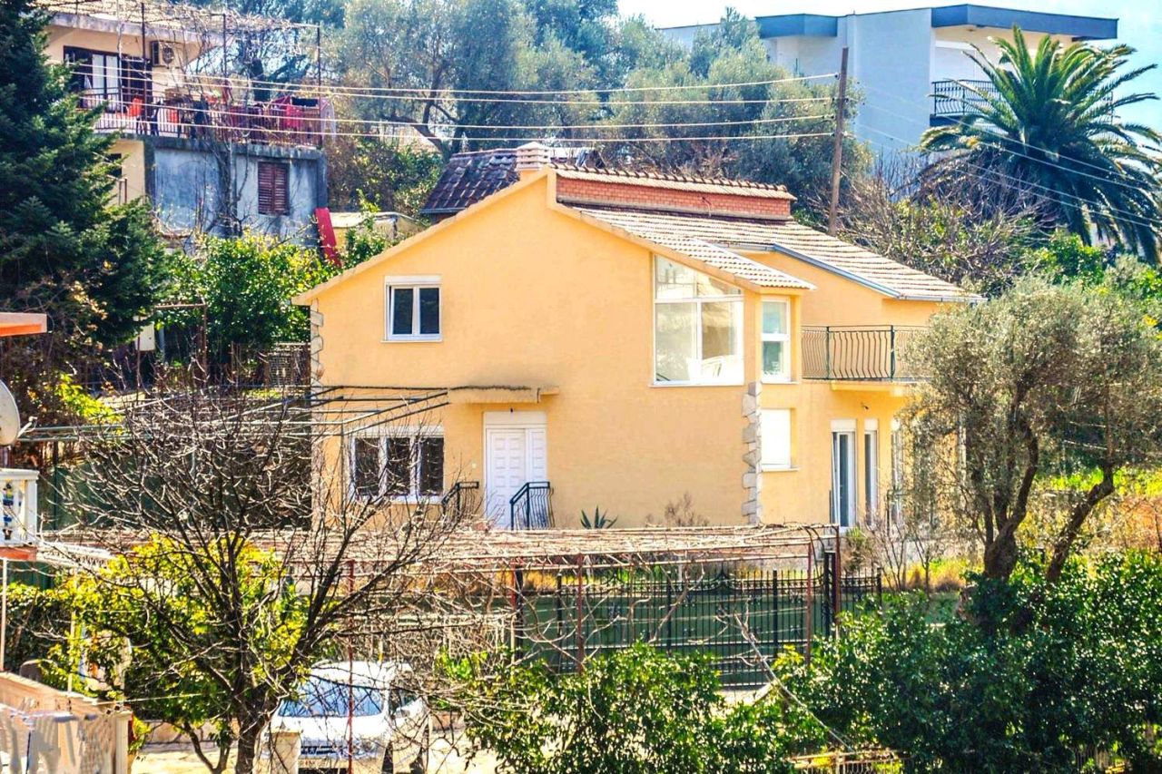 Дом в Баре, Черногория, 188 м² - фото 1
