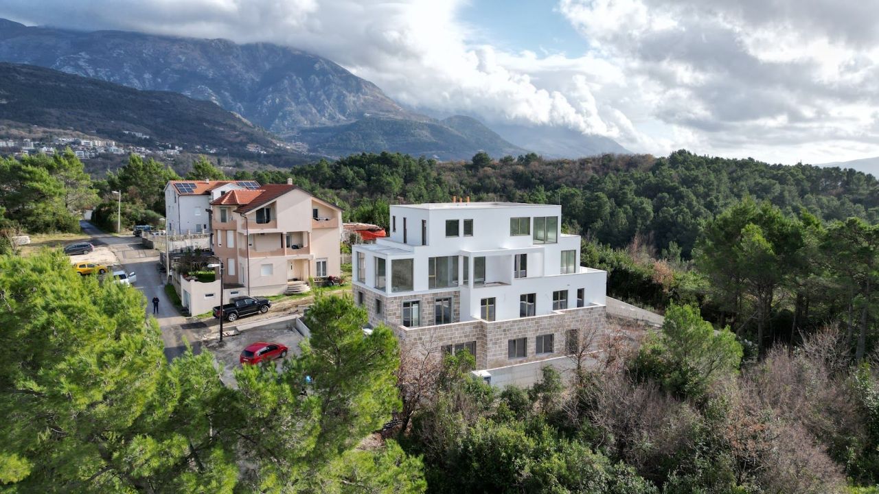 Квартира в Тивате, Черногория, 90 м² - фото 5