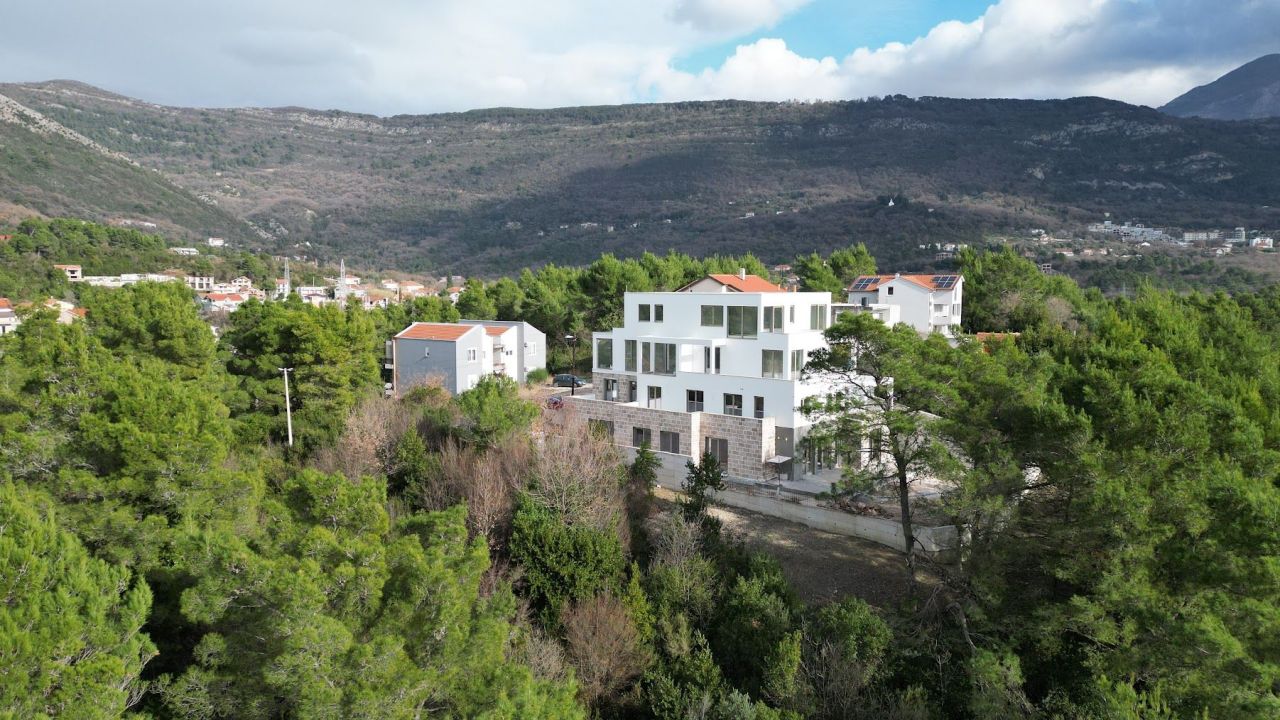 Квартира в Тивате, Черногория, 90 м² - фото 7