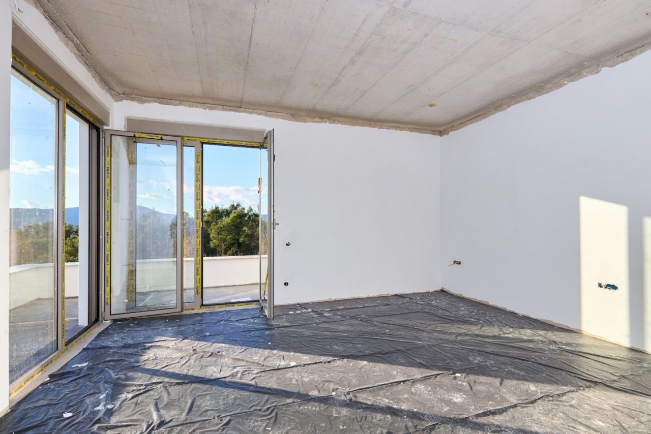 Квартира в Тивате, Черногория, 90 м² - фото 9